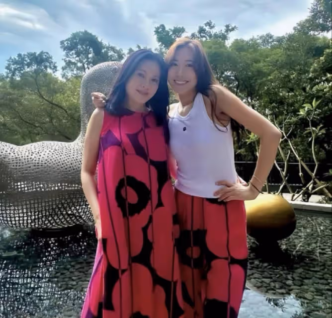 一代女神李麗珍慶祝入行40年,曬與女兒合照,身材發胖仍風韻猶存