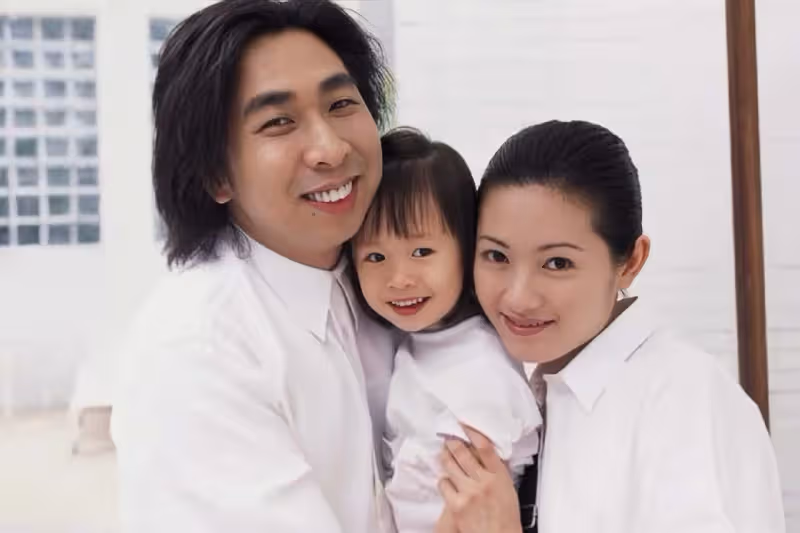 一代女神李麗珍慶祝入行40年,曬與女兒合照,身材發胖仍風韻猶存