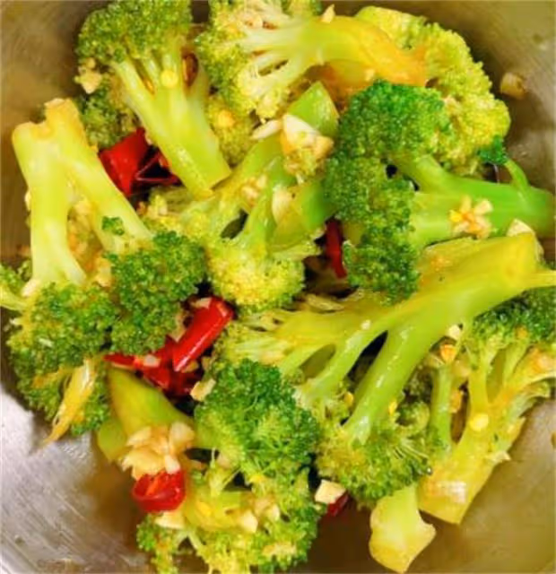 難怪飯店的涼拌西蘭花好吃?原來還要多做這一步,清脆爽口又解饞