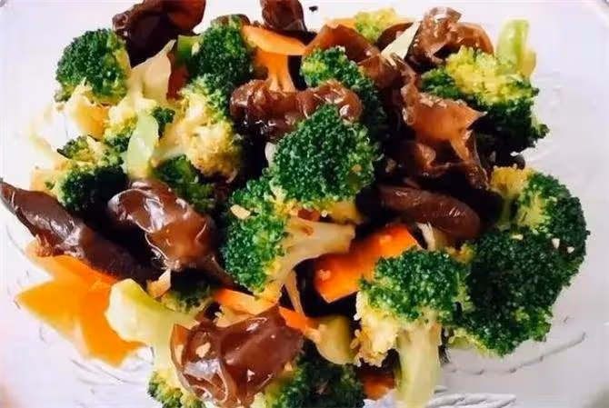 難怪飯店的涼拌西蘭花好吃?原來還要多做這一步,清脆爽口又解饞
