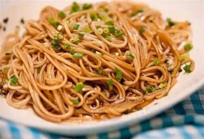 飯店的涼拌面為啥那麼好吃?料汁是關鍵,大廚毫不保留分享給你