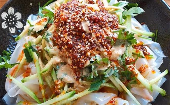 涼皮怎麼調汁才好吃?教你在家就能做,再也不用去外面買了