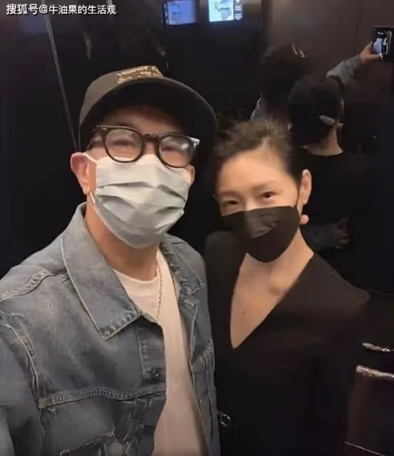 汪小菲曬結婚證官宣再婚,小梅戴鴿子蛋鑽戒細節拉滿,大S送上祝福