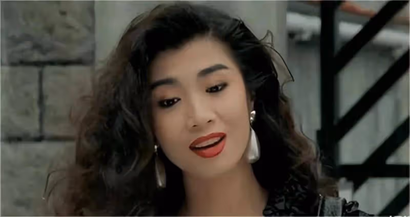 她被成龍稱為「頂級美人」,如今61歲高齡220斤體重,卻仍美到勾人心魄