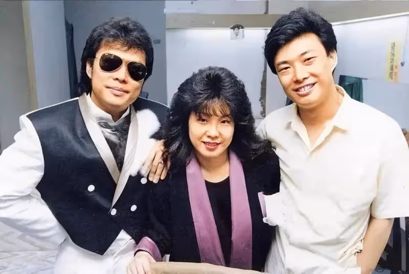 67歲「無妻無子」的費玉清不婚原因曝光:「我死後,請把我葬在她身邊」
