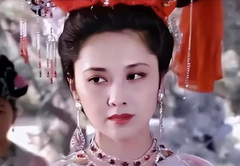 當看到72歲朱琳老去的模樣,才終於知道,第一美女的名號果然名不虛傳
