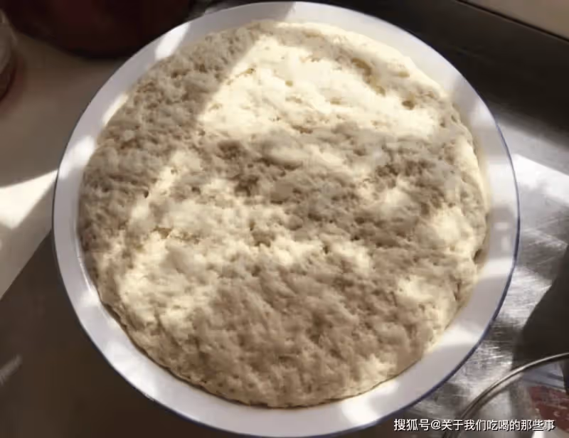 發麵只加酵母就錯了,教你正確做法,半小時發滿盆,膨鬆柔軟