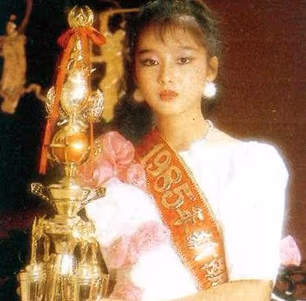 只知道劉德華結婚了，卻不知道她結婚照這麼美，難怪一直沒公開！