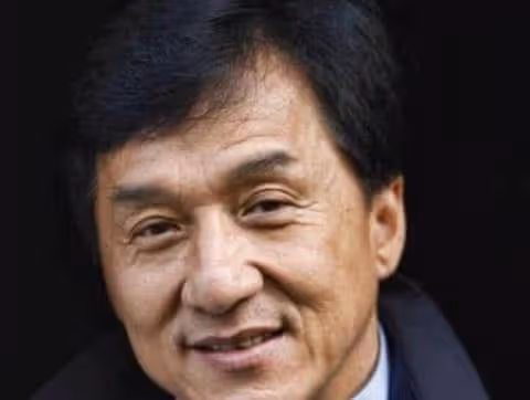 周潤發老了，成龍老了，趙本山也老了，只有他還像個小伙子