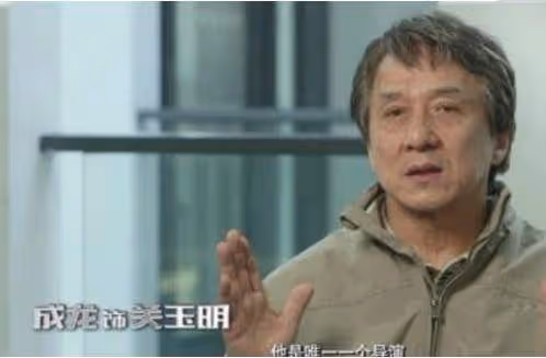 周潤發老了，成龍老了，趙本山也老了，只有他還像個小伙子