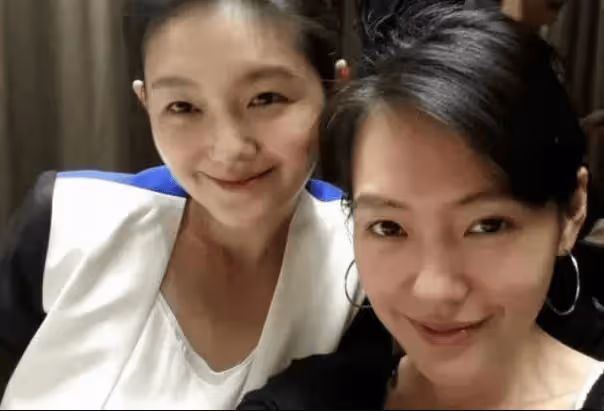 小S具俊曄私下生活畫面曝光,大S躺平小玥兒蜷縮,孩子生活環境令人堪憂