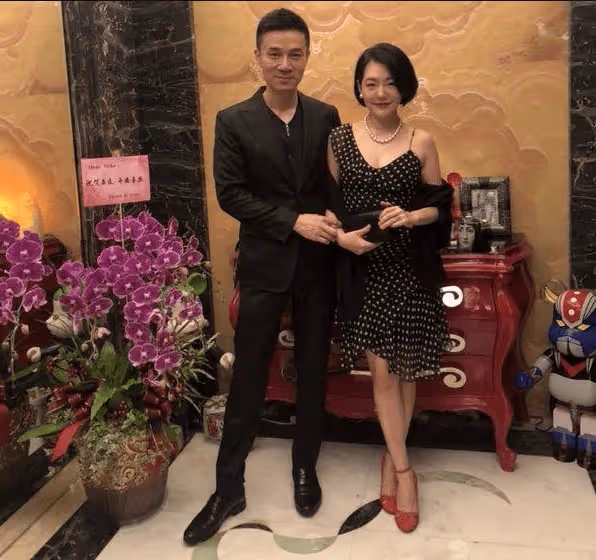 小S具俊曄私下生活畫面曝光,大S躺平小玥兒蜷縮,孩子生活環境令人堪憂