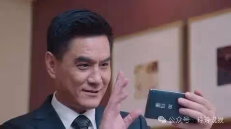 因「西門慶」一炮而紅女人見他就躲?48歲才結婚生子,如今將妻子寵成寶