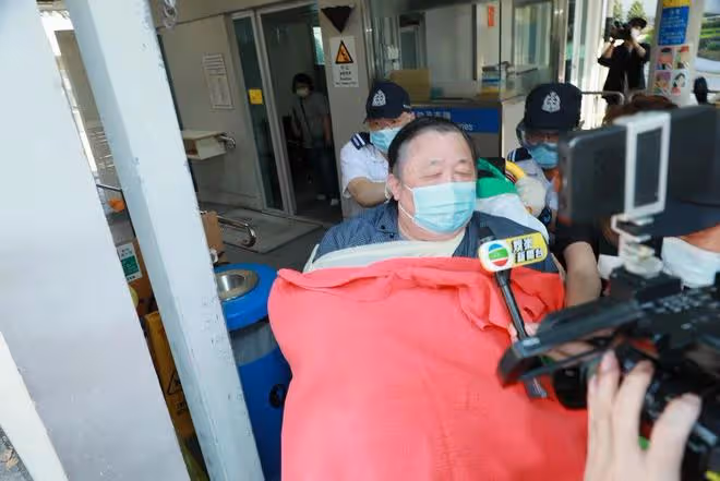TVB老戲骨老年悽慘住護老院，替長女還債換來絕情，內地女友沒來探望
