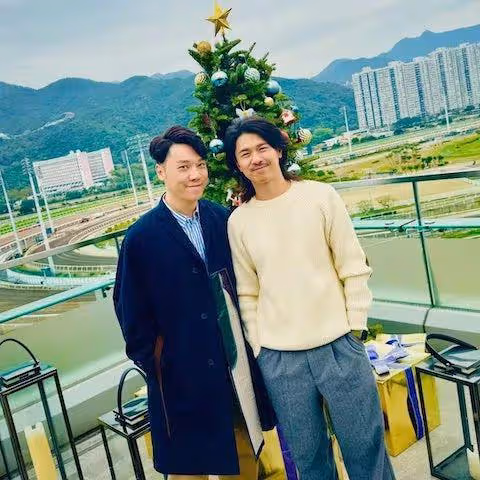 前TVB男藝人再拍男男配對節目,內容更大膽,與丈夫相愛15年恩愛依舊