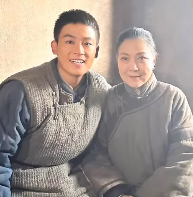 《生萬物》:錐子臉、尖鼻子演年代劇「村花」,誰的審美出了問題