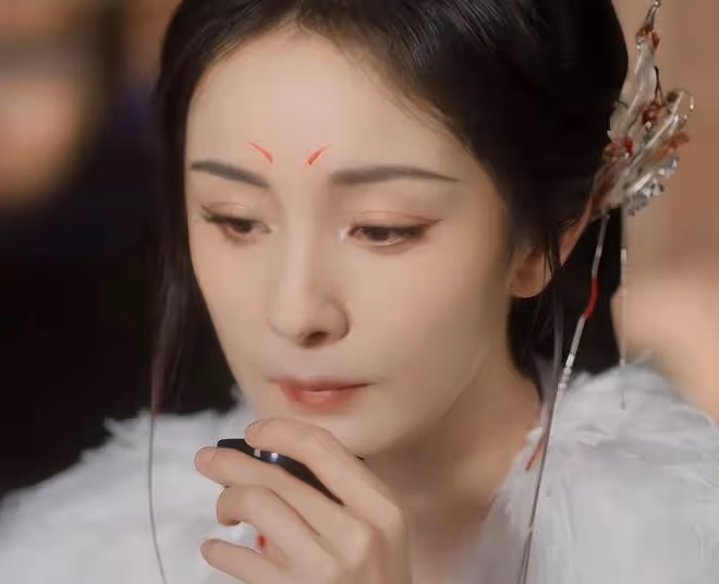 《生萬物》:錐子臉、尖鼻子演年代劇「村花」,誰的審美出了問題