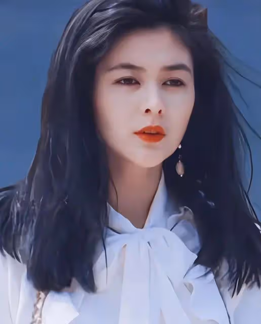 年輕時傾國傾城，如今卻「胖成大媽」，這8位發福的女星可惜了！