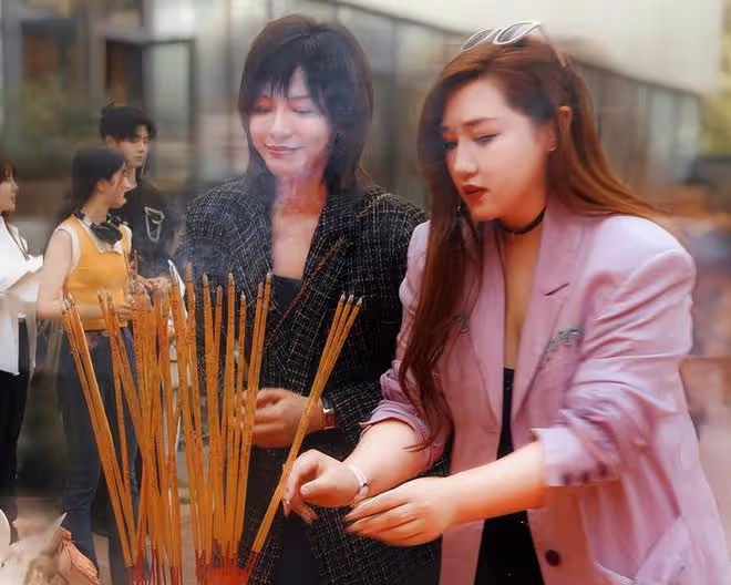 高亞麟退出名下公司，徐梓鈞採訪照公開，魏嘉已回歸正常生活