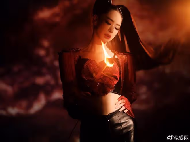 李承鉉「愛妻日」攜兒女表白戚薇,二胎兒子首出鏡,小胖手超可愛