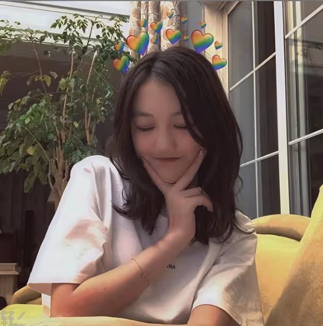 王菲與小女兒合照曝光，18歲李嫣超像媽媽，嘴唇無痕跡美到認不出