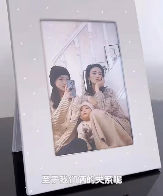 王菲與小女兒合照曝光,18歲李嫣超像媽媽,嘴唇無痕跡美到認不出