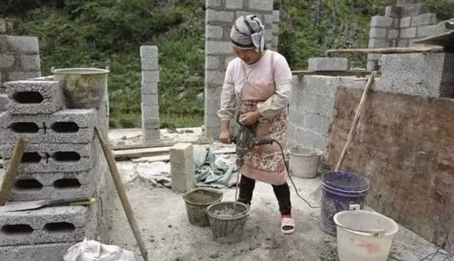 廣西老漢梁二:年近半百娶小30歲妻子,21年間連續生了15個孩子