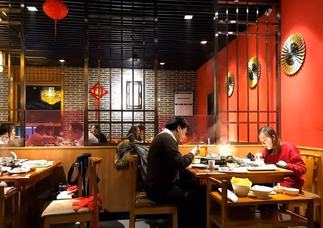 2013年，四川男子在火鍋店認錯朋友，卻意外幫找回失聯41年的兄弟