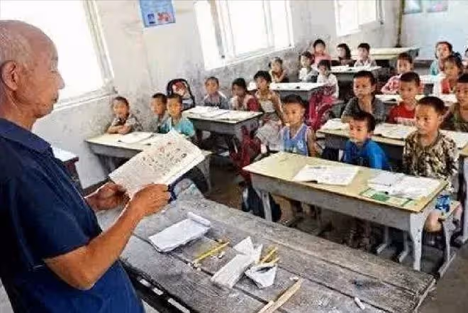 2013年,四川男子在火鍋店認錯朋友,卻意外幫找回失聯41年的兄弟