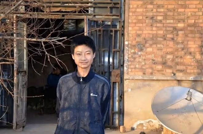 母親癱瘓父親瘋癲，744分高考狀元被清華錄取多年後，過得如何