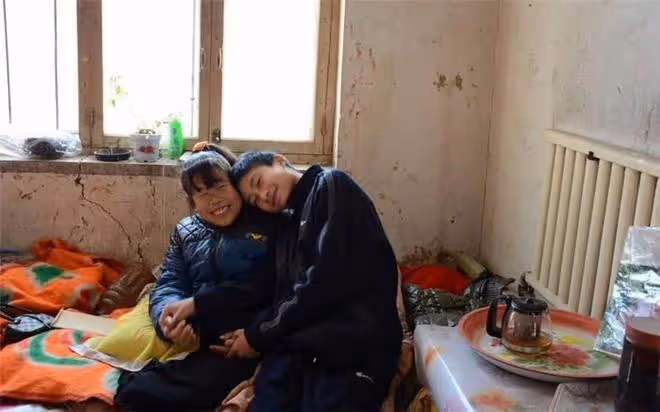 母親癱瘓父親瘋癲,744分高考狀元被清華錄取多年後,過得如何