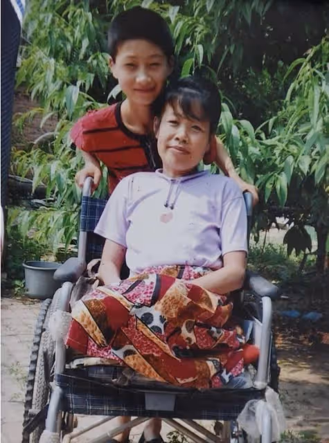 母親癱瘓父親瘋癲,744分高考狀元被清華錄取多年後,過得如何