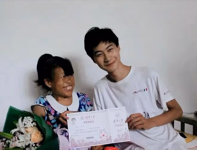 母親癱瘓父親瘋癲,744分高考狀元被清華錄取多年後,過得如何
