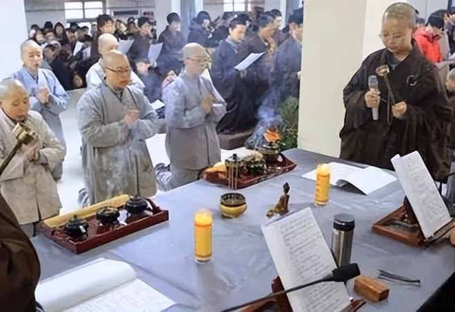 回顧遼寧一寺廟內只有女性，日睡4小時吃一餐，還禁止香客捐錢