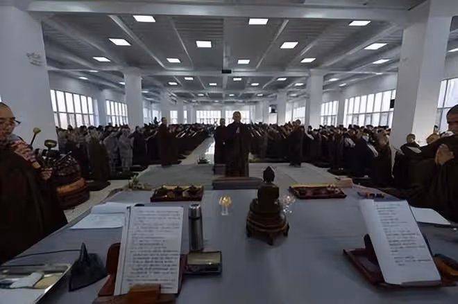 回顧遼寧一寺廟內只有女性,日睡4小時吃一餐,還禁止香客捐錢