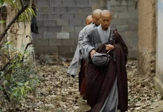 回顧遼寧一寺廟內只有女性,日睡4小時吃一餐,還禁止香客捐錢