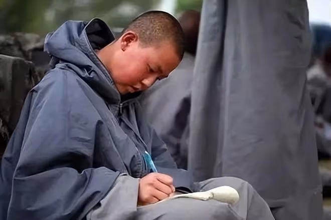 回顧遼寧一寺廟內只有女性,日睡4小時吃一餐,還禁止香客捐錢