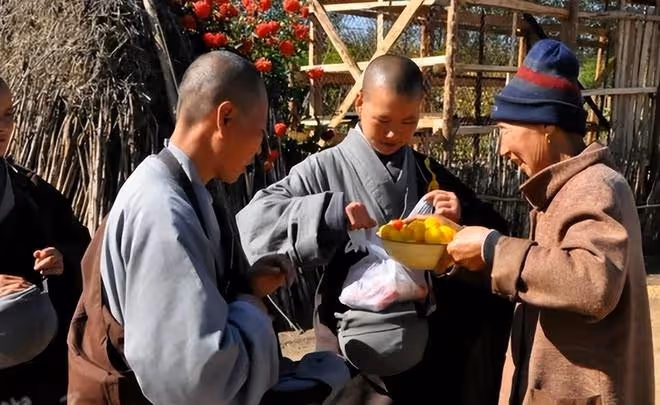 回顧遼寧一寺廟內只有女性,日睡4小時吃一餐,還禁止香客捐錢