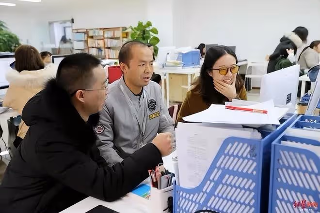 回顧:擊敗北大才子,獲詩詞大會冠軍的外賣小哥,如今怎樣了