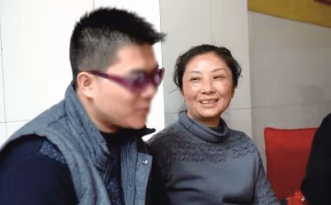 回顧貴州男童被拐,父親跳樓,母親25年後發現,兒子是好友