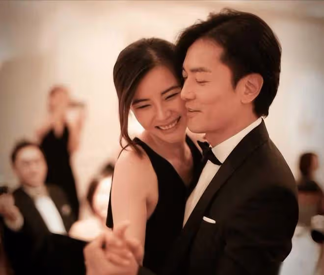 17歲拍三級,40歲嫁大佬,港劇都不如她的人生精彩