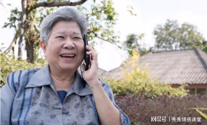 兒媳婦打電話說帶我旅遊我說沒空,親家罵我不識好歹,我冷笑