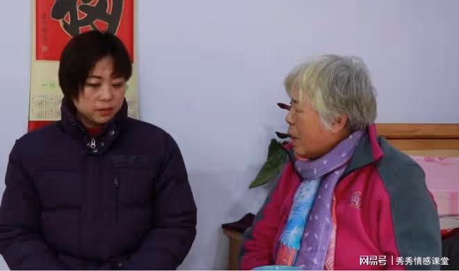 兒媳婦打電話說帶我旅遊我說沒空,親家罵我不識好歹,我冷笑