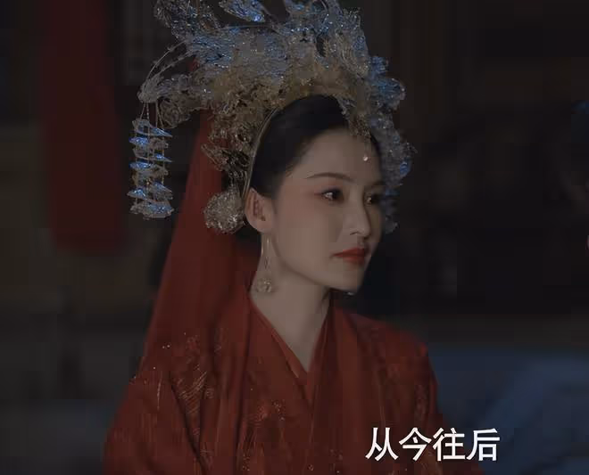 女演員長相很重要，《慶餘年2》48歲李小冉出場，才明白人間尤物