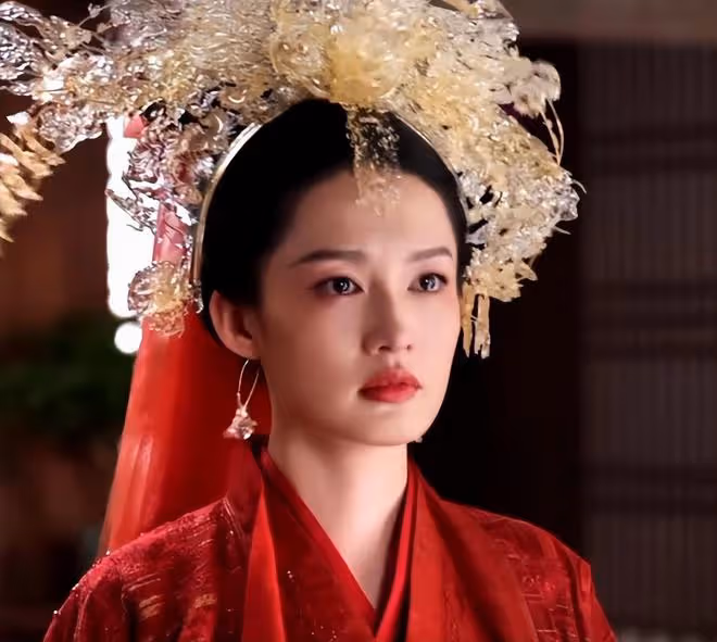 女演員長相很重要，《慶餘年2》48歲李小冉出場，才明白人間尤物