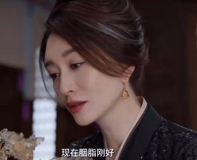 女演員長相很重要，《慶餘年2》48歲李小冉出場，才明白人間尤物