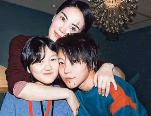 同是王菲基因，竇靖童和李嫣近照，差別怎麼這麼大