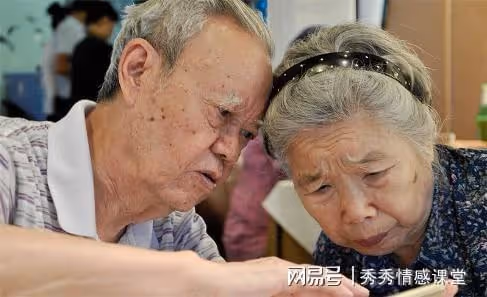 給兒子還貸5年，我生病住院，兒子出差，兒媳朋友圈給親家祝壽