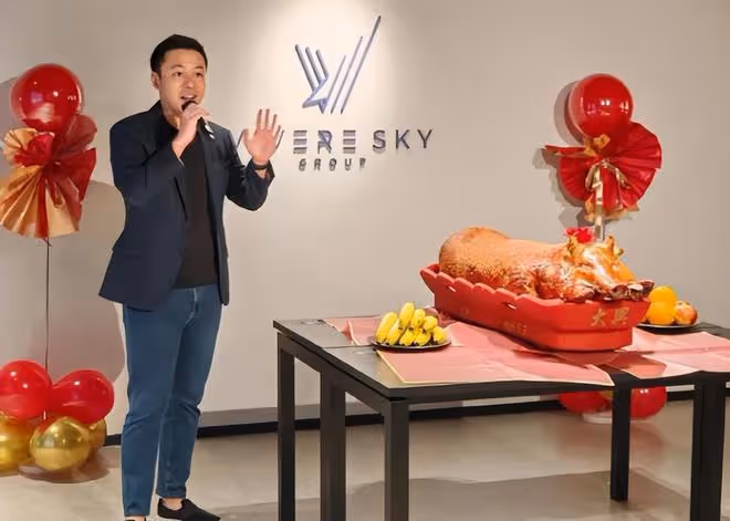 霍家三兄弟同框，豪門兄弟一起切喜豬，共同做煥新儀式