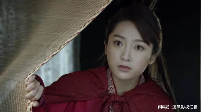 同樣是飾演慶餘年葉靈兒,33歲的金晨和32歲的韓玖諾差距很明顯!